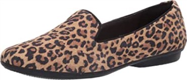 Clarks Gracelpair Mocasín Plano Para Mujer