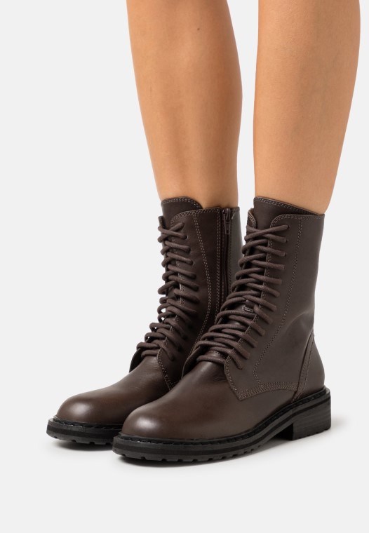 Botines Con Cordones Clarks Tilham Lace Marrón Oscuro