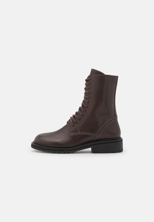 Botines Con Cordones Clarks Tilham Lace Marrón Oscuro