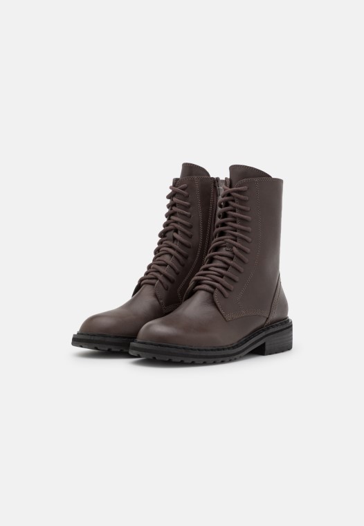 Botines Con Cordones Clarks Tilham Lace Marrón Oscuro