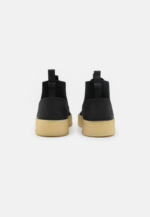 Botines Con Cordones Desert Cup Clarks Negro