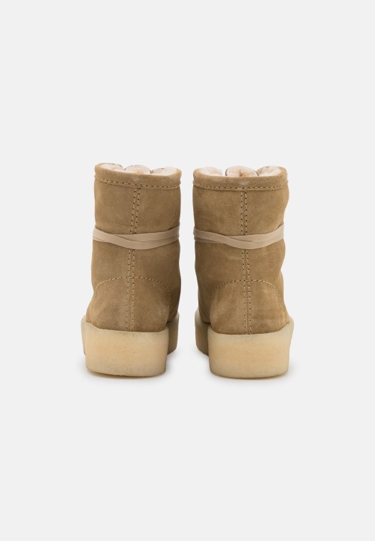 Botas Altas De Invierno Clarks Wallabee Cup Marrón Claro