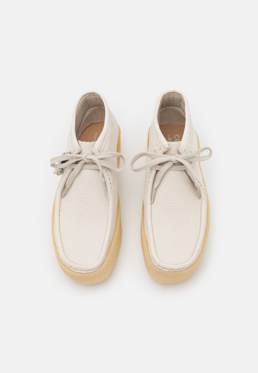 Blanco Clarks Wallabee Taza Casual Con Cordones