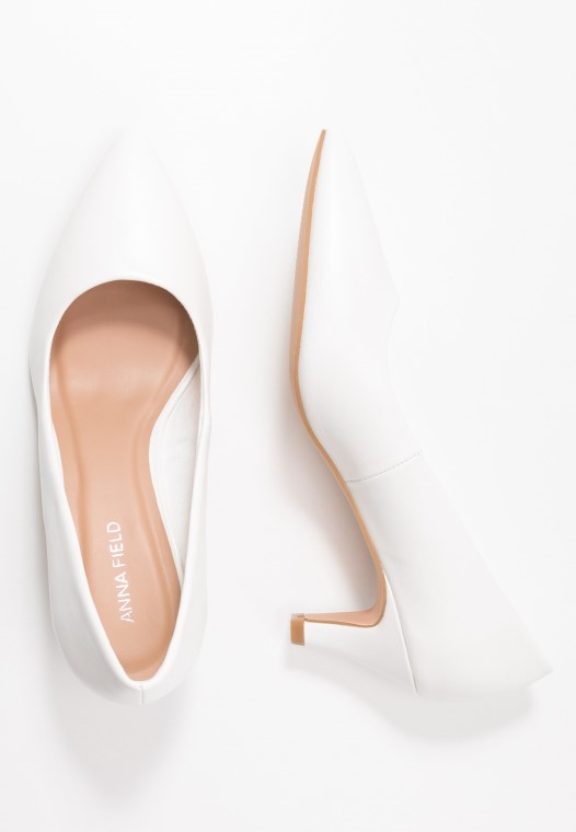 Tacones Clásicos Clarks Blancos De Moda