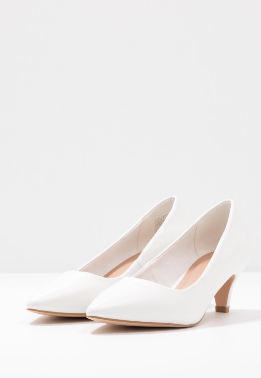 Tacones Clásicos Clarks Blancos De Moda
