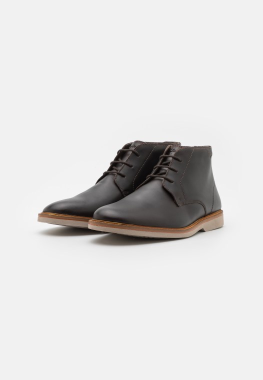 Marrón Oscuro Clarks Atticus Mid Casual Con Cordones