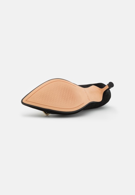 Violeta Tacones Clasicos Clarks Negro