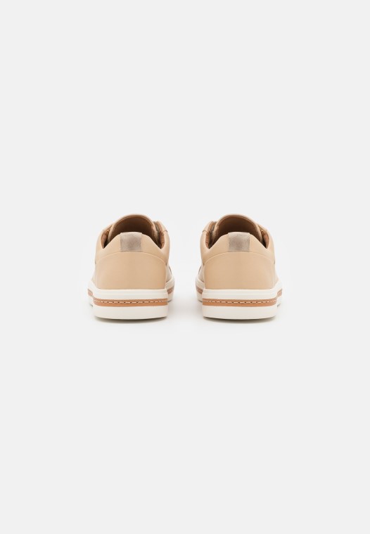 Zapatillas Clarks Light Sand Un Maui Con Cordones
