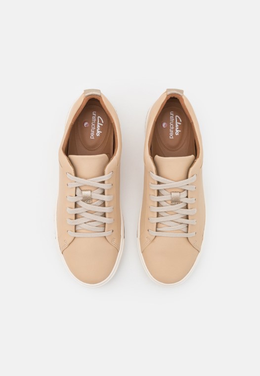 Zapatillas Clarks Light Sand Un Maui Con Cordones