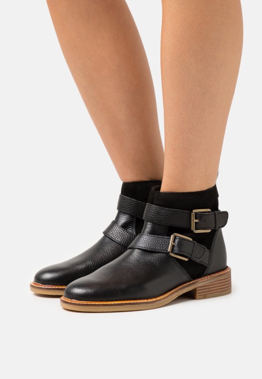 Botines Negros Con Hebilla Cologne De Clarks