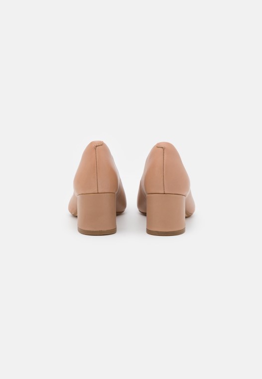 Pura Corte Tacones Clásicos Praliné Clarks