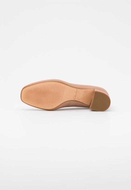 Pura Corte Tacones Clásicos Praliné Clarks