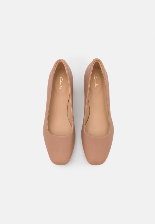 Pura Corte Tacones Clásicos Praliné Clarks