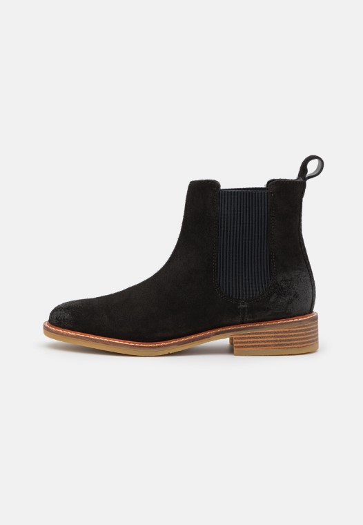 Colonia Negra Arlo Botines Clasicos Clarks