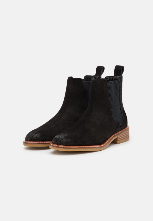 Colonia Negra Arlo Botines Clasicos Clarks
