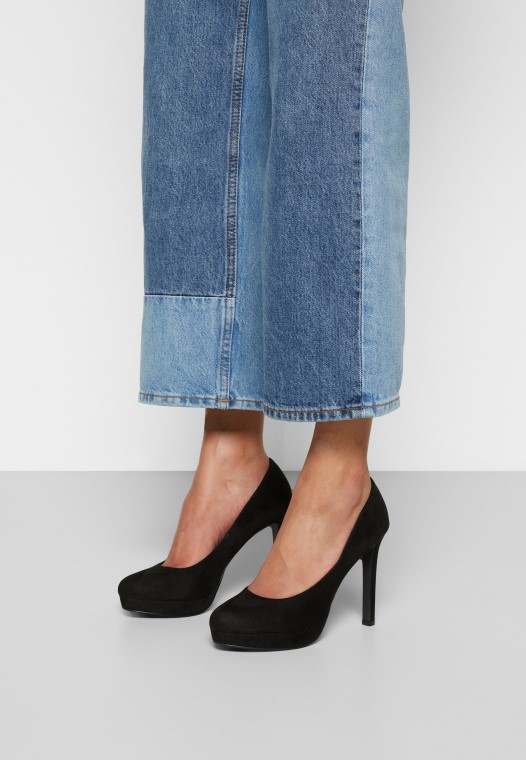 Tacones Altos Negros Clarks