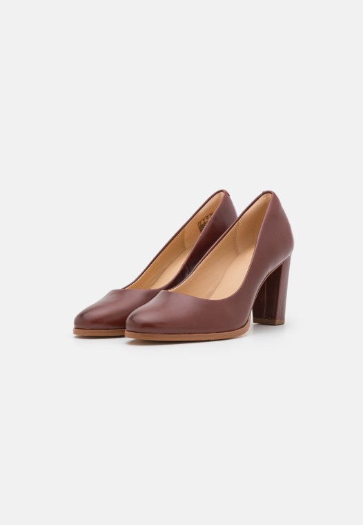 Británico Bronceado Clarks Kaylcara Tacones Clásicos