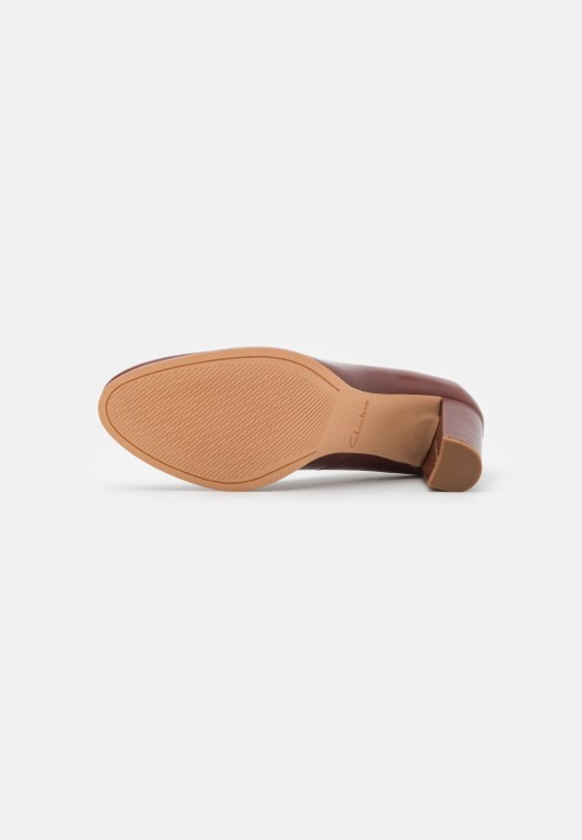 Británico Bronceado Clarks Kaylcara Tacones Clásicos
