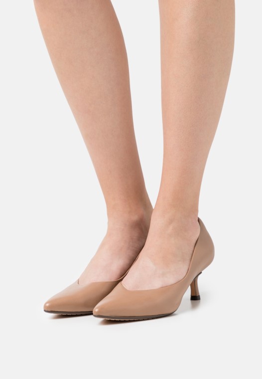 Corte Violeta Tacones Clásicos Clarks Praliné