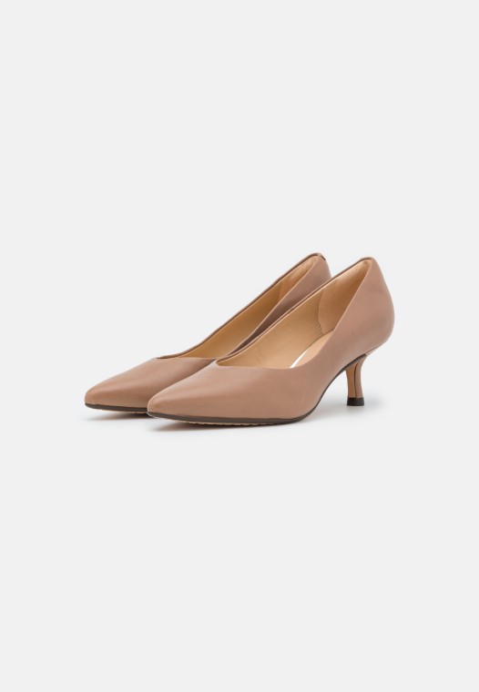 Corte Violeta Tacones Clásicos Clarks Praliné