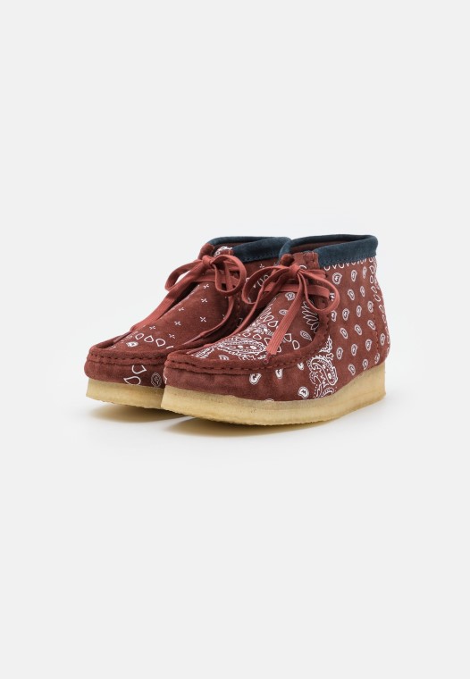 Botas Wallabee Informales De Azulejos Con Cordones Clarks