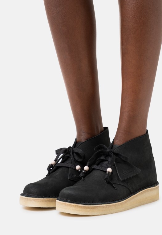 Zapatos Con Cordones Desert Carbon Black Clarks