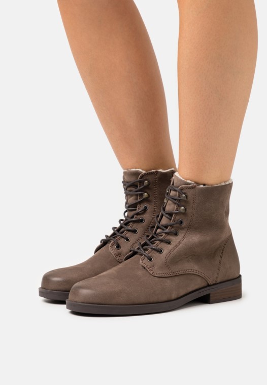 Botines Con Cordones Clarks Taupe Memi Lace