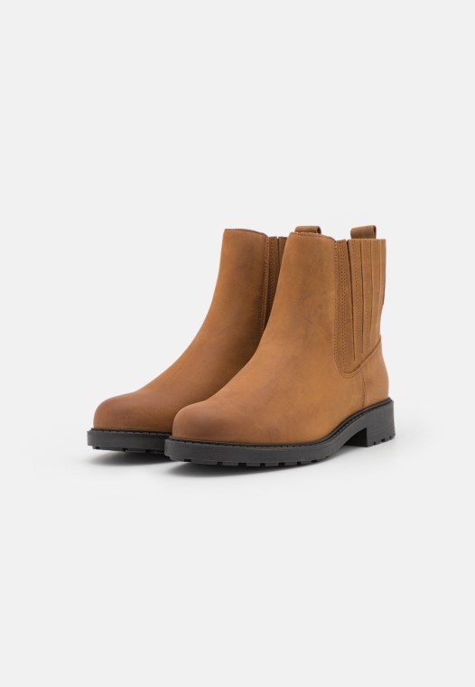 Botines Clasicos Orinoco Marron Clarks