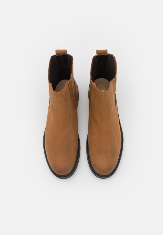 Botines Clasicos Orinoco Marron Clarks