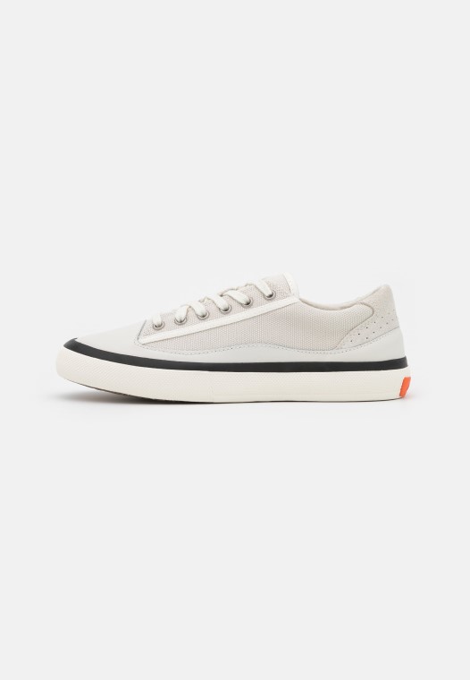 Zapatillas Blancas Clarks Aceley Con Cordones