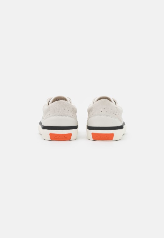 Zapatillas Blancas Clarks Aceley Con Cordones