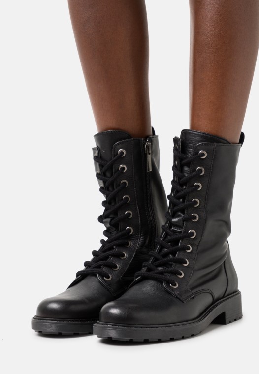 Botines Con Cordones Estilo Orinoco Clarks Negros
