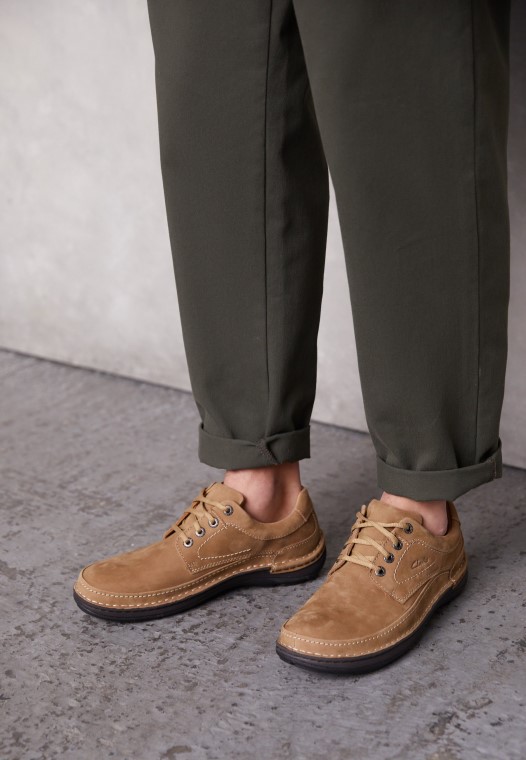Naturaleza Tres Zapatos Casuales Con Cordones Clarks Arena Oscura