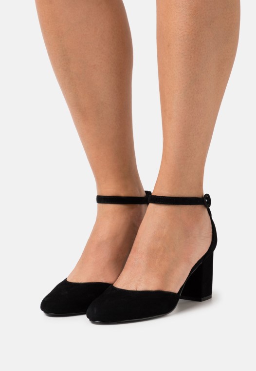 Tacos Clasicos De Cuero Negro Clarks