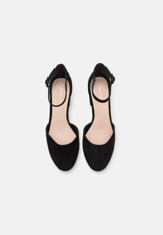 Tacos Clasicos De Cuero Negro Clarks