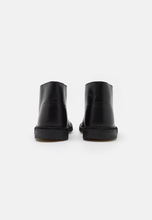 Bota Safari Casual Con Cordones Negro Clarks