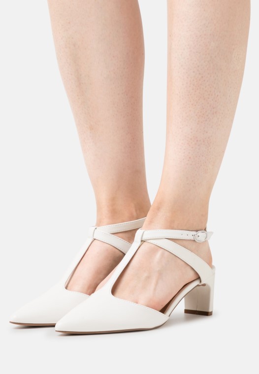 Tacones Clasicos Clarks Blancos
