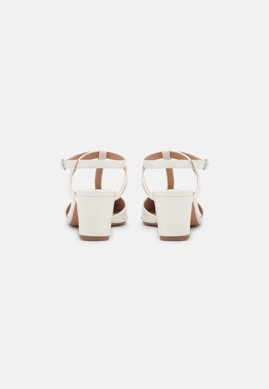 Tacones Clasicos Clarks Blancos