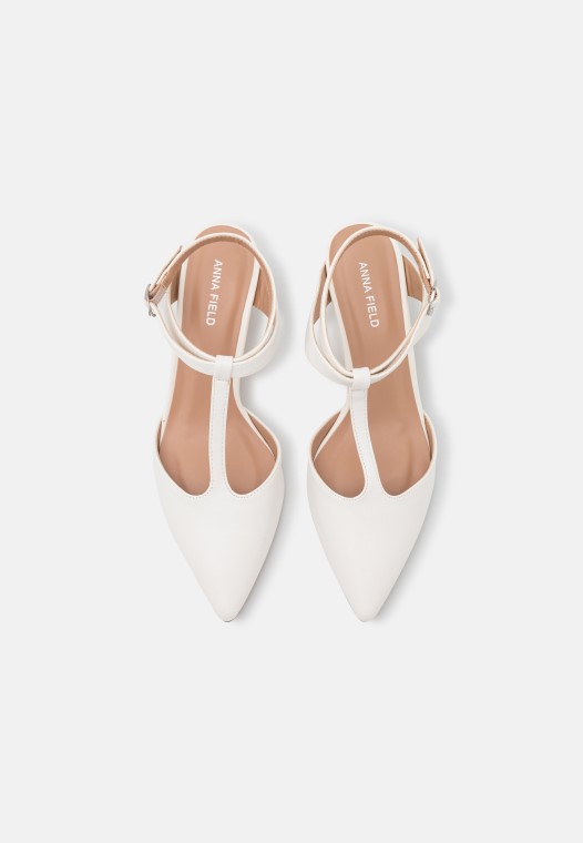 Tacones Clasicos Clarks Blancos