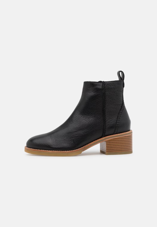 Botines Clarks Cologne Zip Clasico Negro