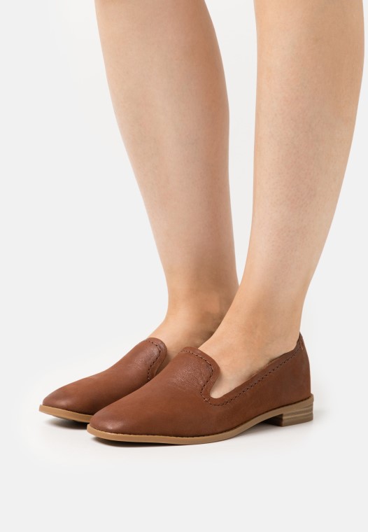 Zapatillas Sin Cordones Pure Hall Tan Clarks