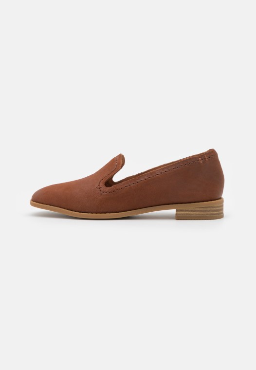 Zapatillas Sin Cordones Pure Hall Tan Clarks