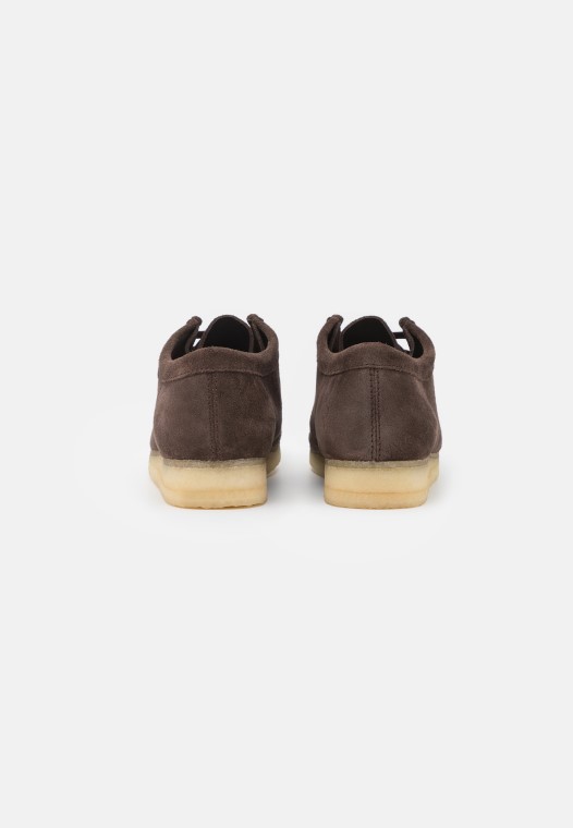 Wallabee Casual Con Cordones Clarks Marrón Oscuro
