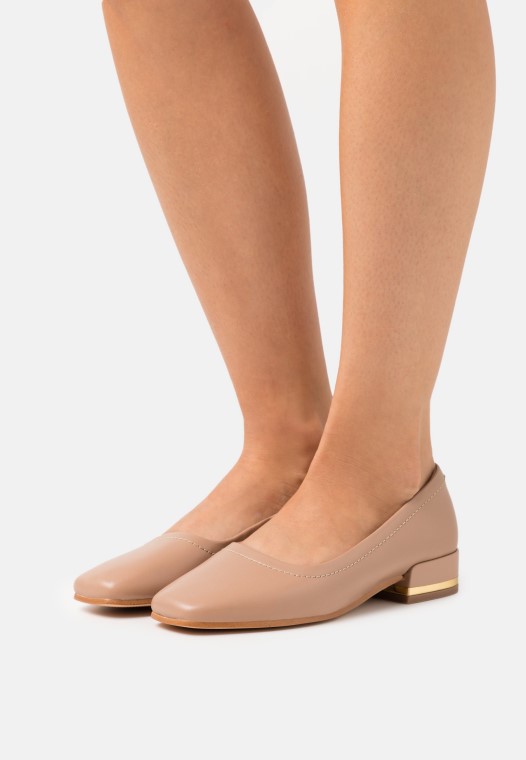Seren Court Classic Tacones Clarks Praliné
