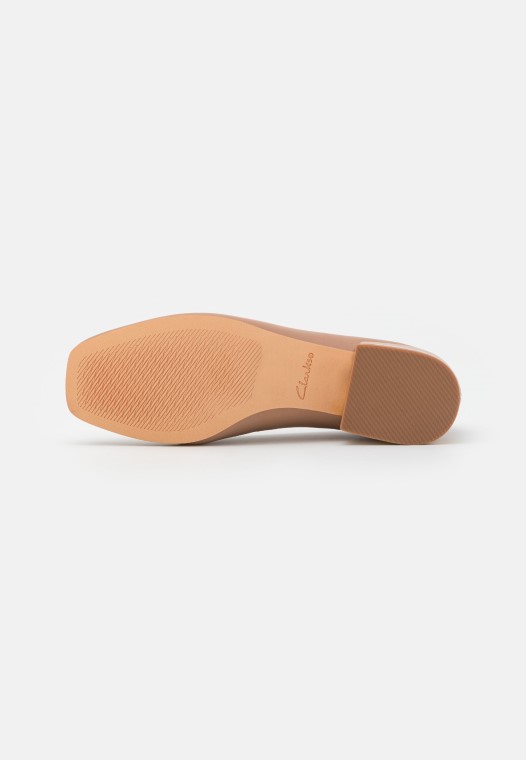 Seren Court Classic Tacones Clarks Praliné