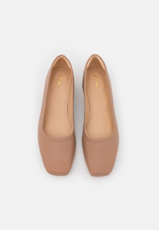 Seren Court Classic Tacones Clarks Praliné