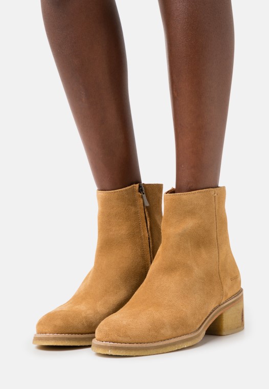 Botines Clarks Amara Classic Tostados