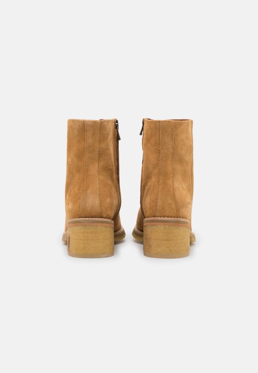 Botines Clarks Amara Classic Tostados