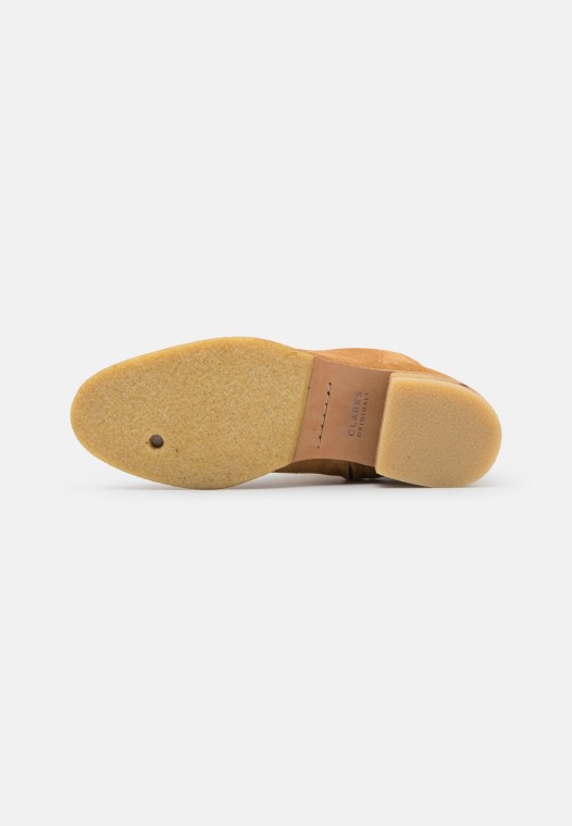 Botines Clarks Amara Classic Tostados