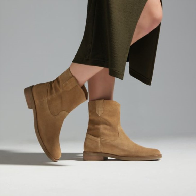 Tan Suede Clarks Memi Mid Tan Suede